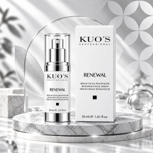 بطری پمپی و جعبهٔ سرم کوئوس پروفشنال Renewal روی زمینهٔ خاکستری